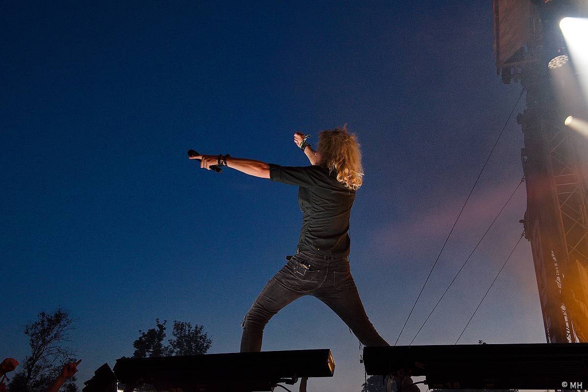 Pekelná sobota v Holýšově: Program završili Kissin' Dynamite, Trautenberk, Harlej i Chinaski