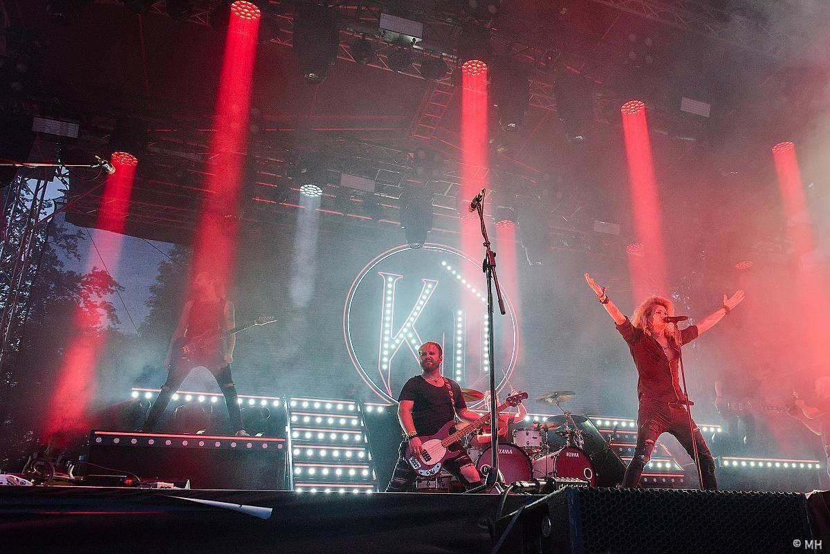 Pekelná sobota v Holýšově: Program završili Kissin' Dynamite, Trautenberk, Harlej i Chinaski