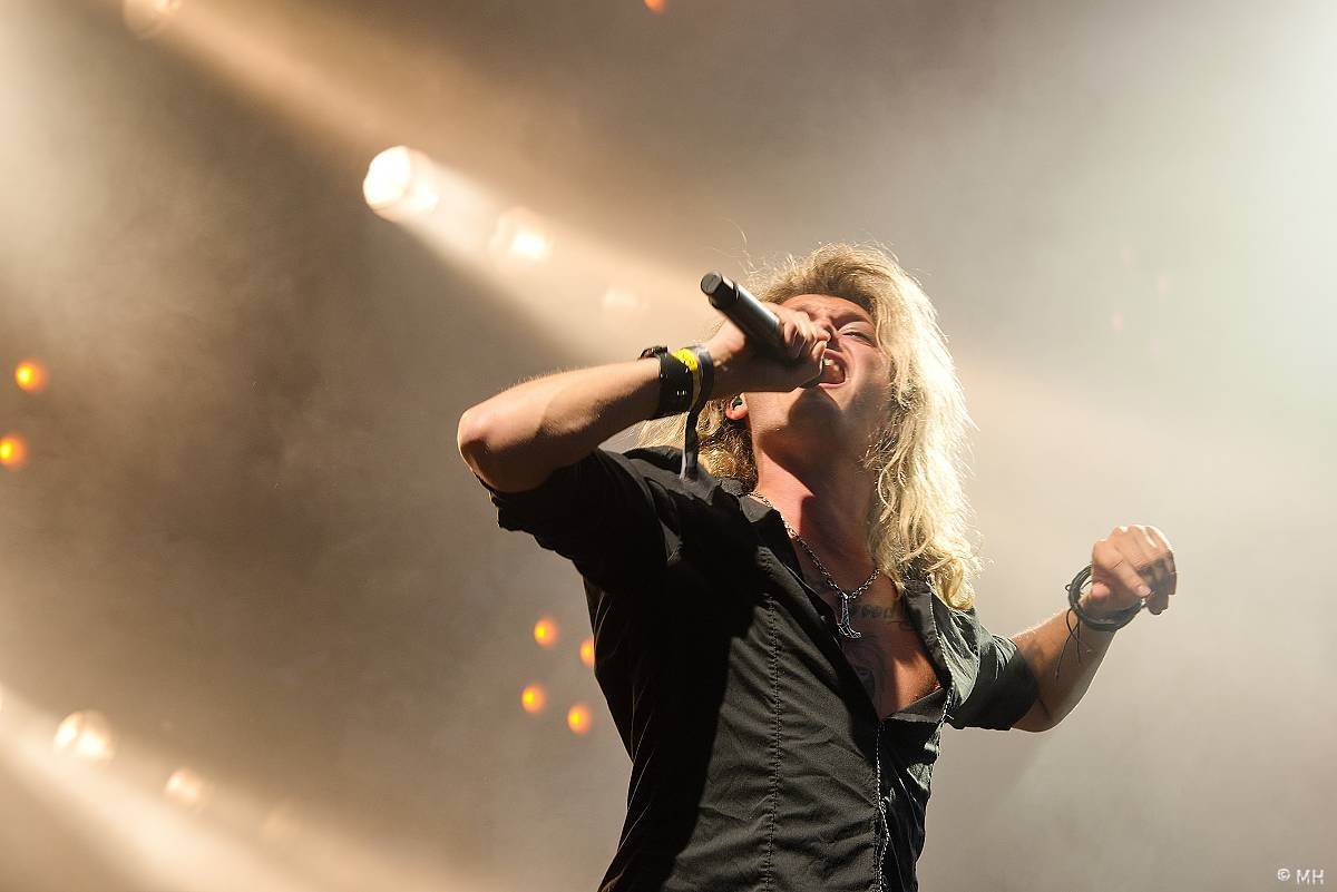 Pekelná sobota v Holýšově: Program završili Kissin' Dynamite, Trautenberk, Harlej i Chinaski