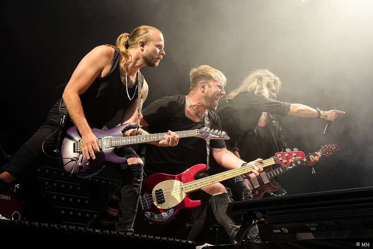 Pekelná sobota v Holýšově: Program završili Kissin' Dynamite, Trautenberk, Harlej i Chinaski