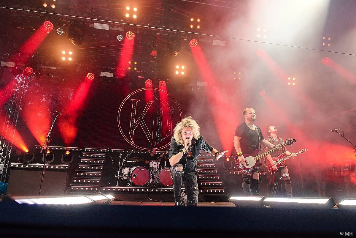 Pekelná sobota v Holýšově: Program završili Kissin' Dynamite, Trautenberk, Harlej i Chinaski