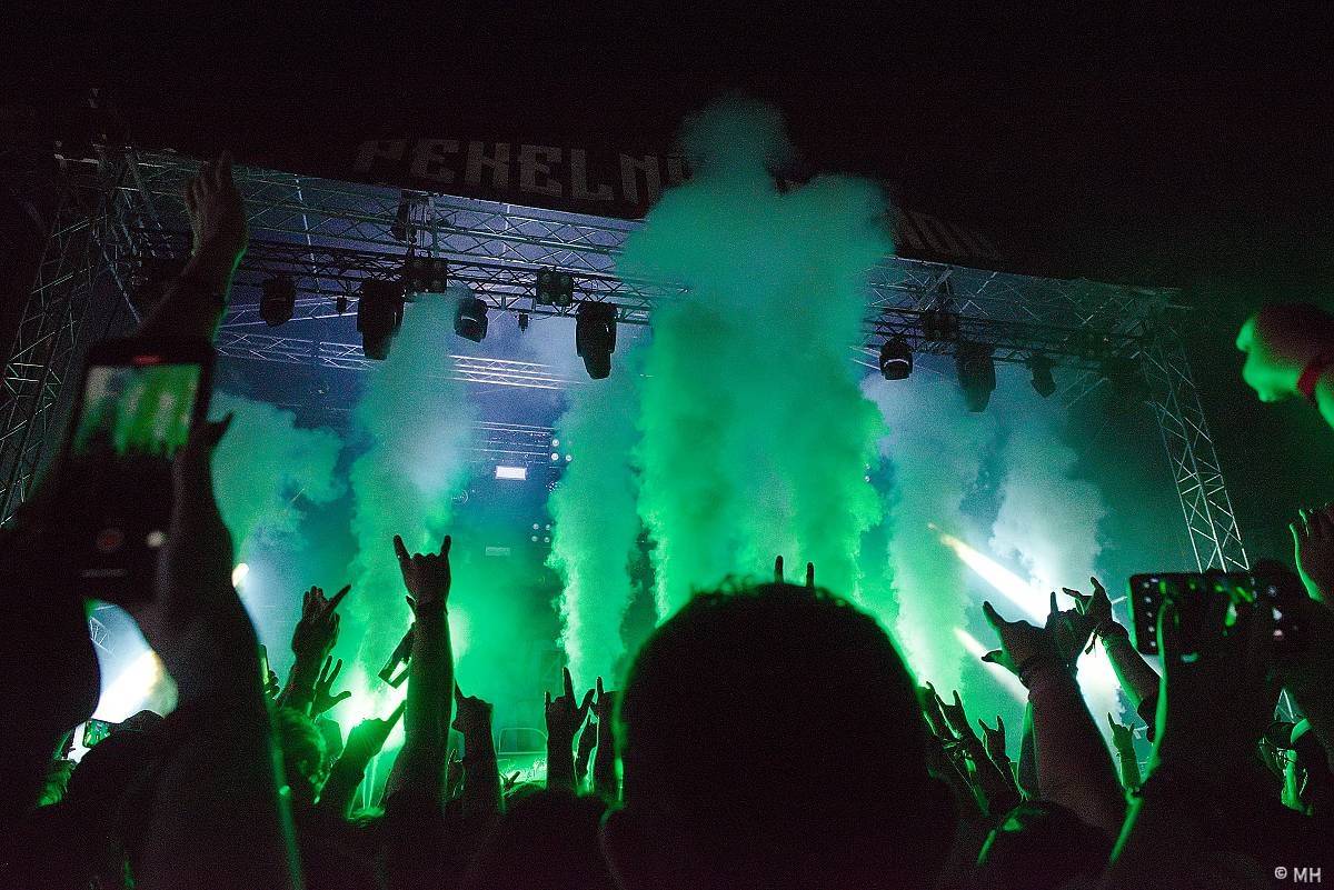 Pekelná sobota v Holýšově: Program završili Kissin' Dynamite, Trautenberk, Harlej i Chinaski