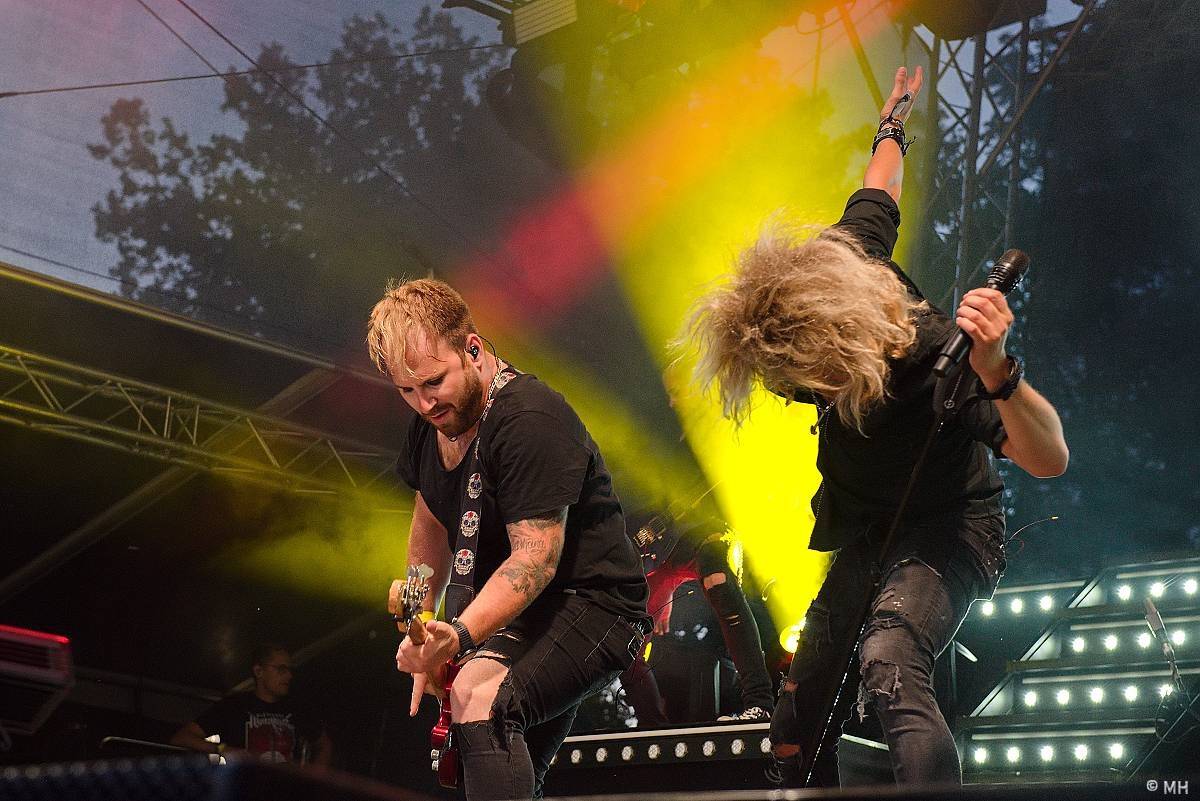 Pekelná sobota v Holýšově: Program završili Kissin' Dynamite, Trautenberk, Harlej i Chinaski