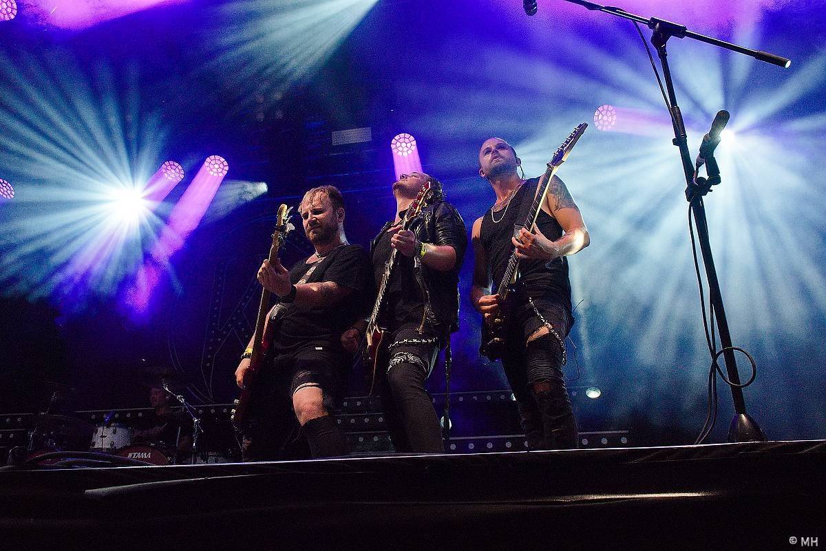 Pekelná sobota v Holýšově: Program završili Kissin' Dynamite, Trautenberk, Harlej i Chinaski