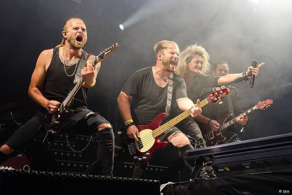 Pekelná sobota v Holýšově: Program završili Kissin' Dynamite, Trautenberk, Harlej i Chinaski