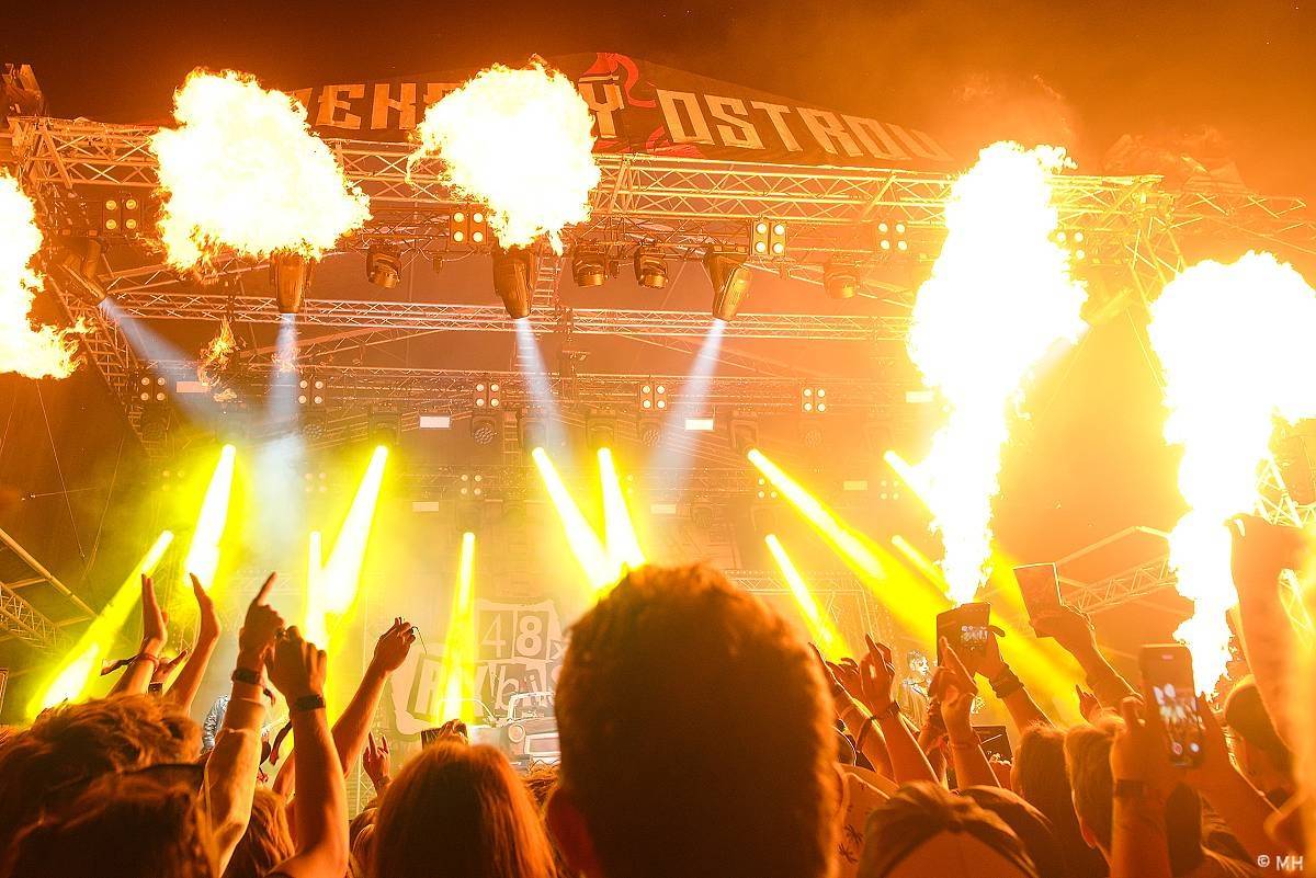 Pekelná sobota v Holýšově: Program završili Kissin' Dynamite, Trautenberk, Harlej i Chinaski