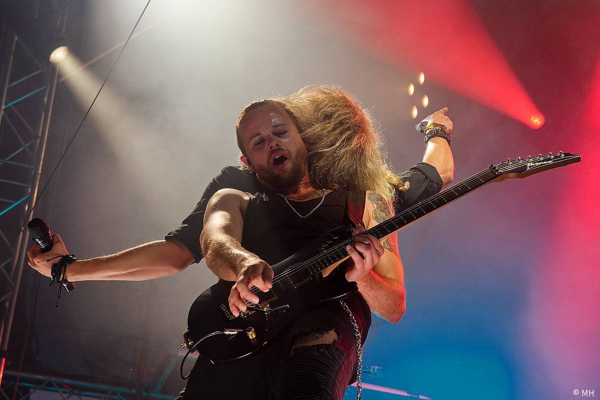 Pekelná sobota v Holýšově: Program završili Kissin' Dynamite, Trautenberk, Harlej i Chinaski