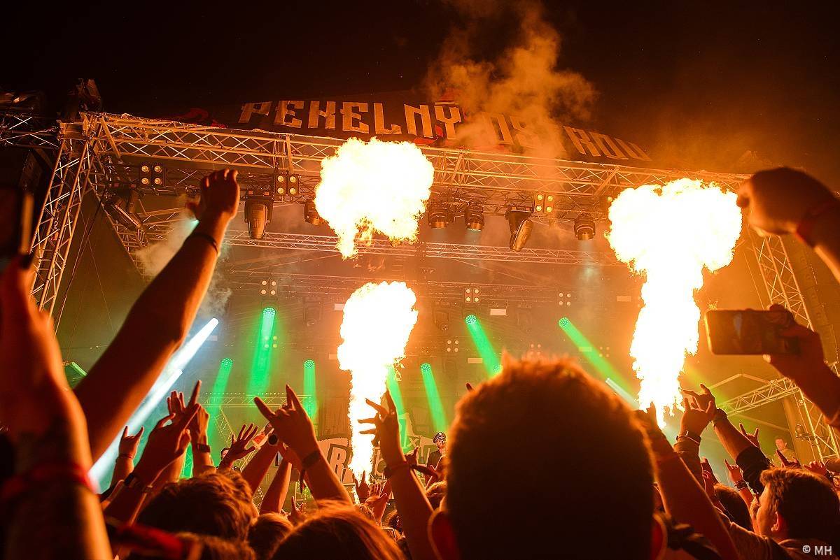 Pekelná sobota v Holýšově: Program završili Kissin' Dynamite, Trautenberk, Harlej i Chinaski