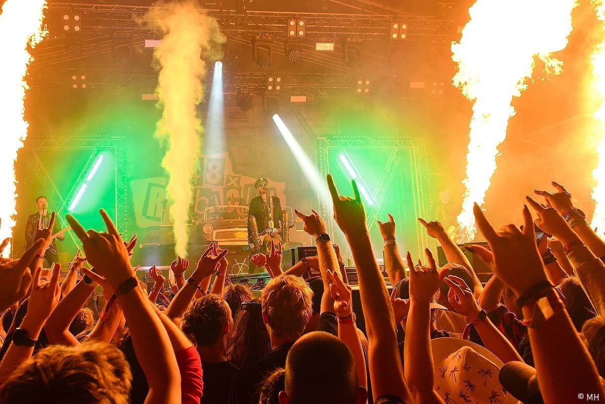 Pekelná sobota v Holýšově: Program završili Kissin' Dynamite, Trautenberk, Harlej i Chinaski