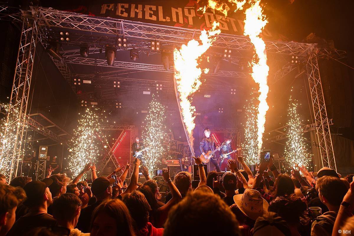 Pekelná sobota v Holýšově: Program završili Kissin' Dynamite, Trautenberk, Harlej i Chinaski