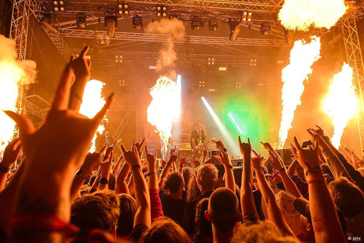 Pekelná sobota v Holýšově: Program završili Kissin' Dynamite, Trautenberk, Harlej i Chinaski