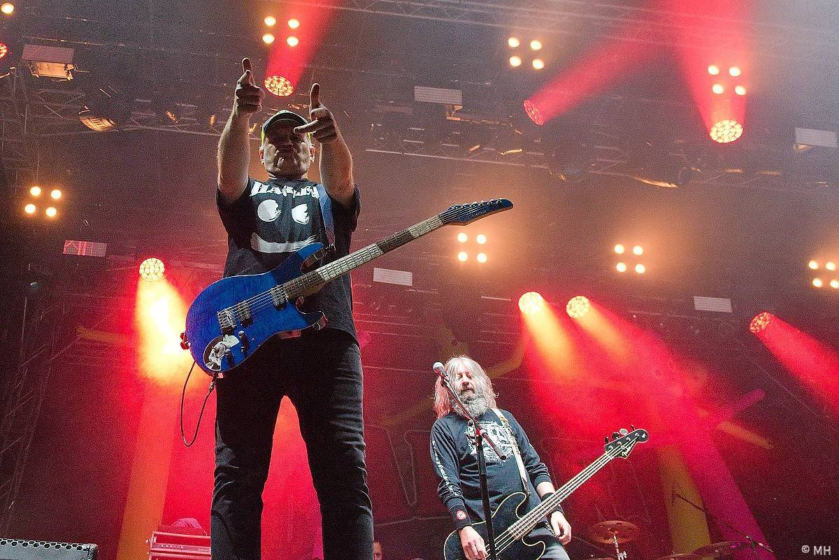 Pekelná sobota v Holýšově: Program završili Kissin' Dynamite, Trautenberk, Harlej i Chinaski