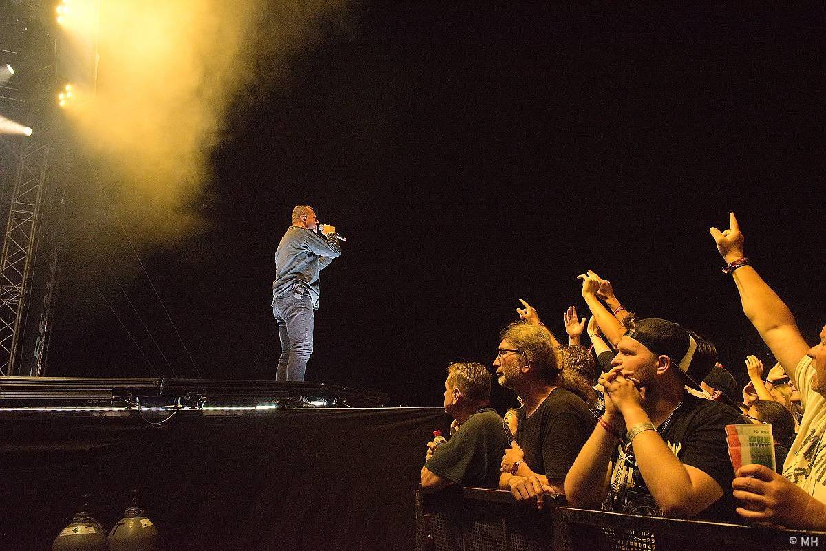 Pekelná sobota v Holýšově: Program završili Kissin' Dynamite, Trautenberk, Harlej i Chinaski