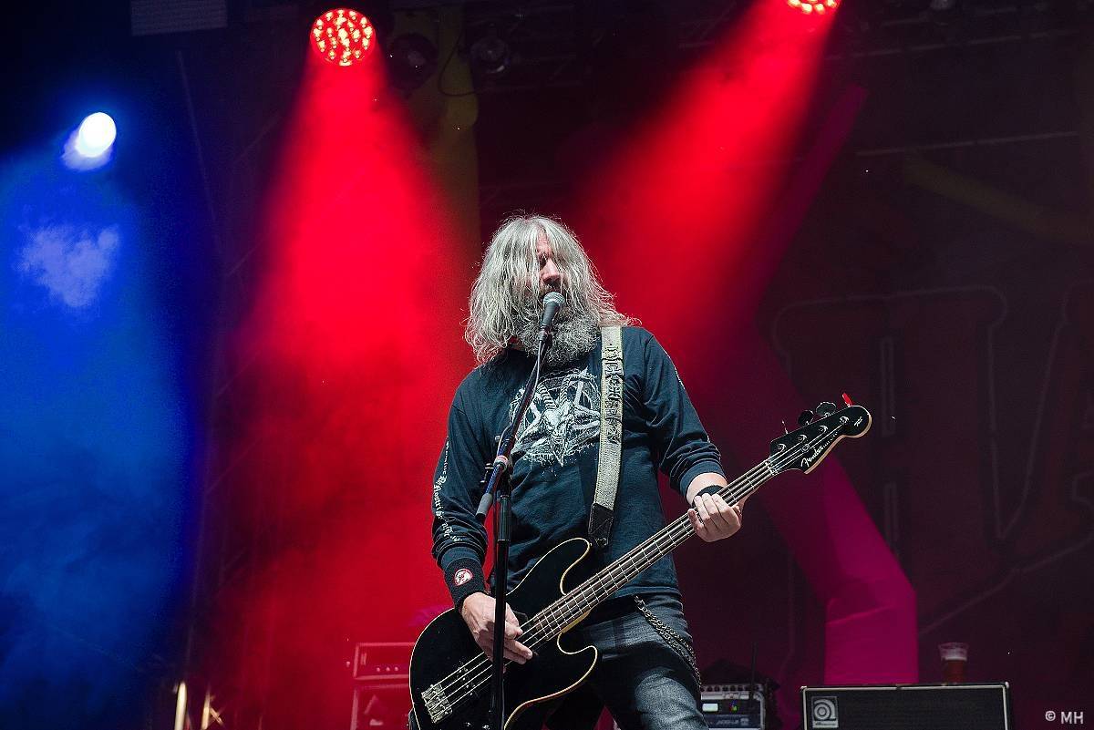 Pekelná sobota v Holýšově: Program završili Kissin' Dynamite, Trautenberk, Harlej i Chinaski