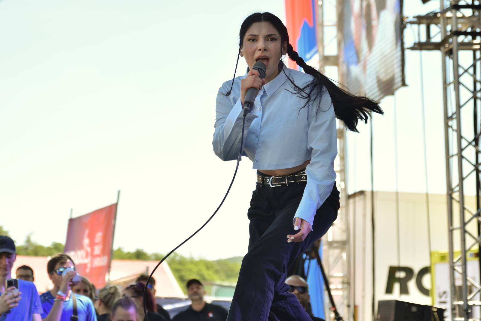 Na Točníku fanoušky zkropili hasiči. Do rozpáleného kotle zamířil Tomáš Klus, zahráli i Dymytry a Kabát