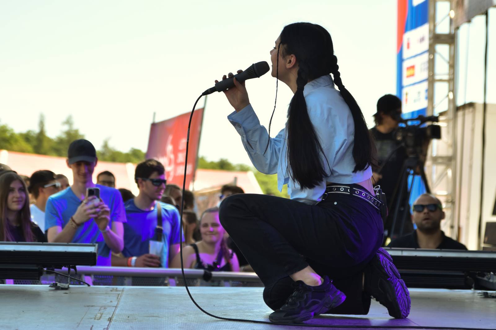 Na Točníku fanoušky zkropili hasiči. Do rozpáleného kotle zamířil Tomáš Klus, zahráli i Dymytry a Kabát