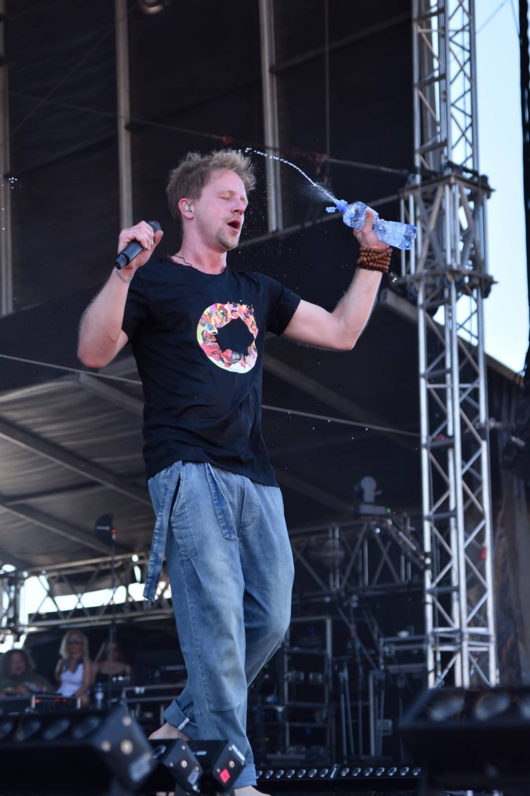 Na Točníku fanoušky zkropili hasiči. Do rozpáleného kotle zamířil Tomáš Klus, zahráli i Dymytry a Kabát