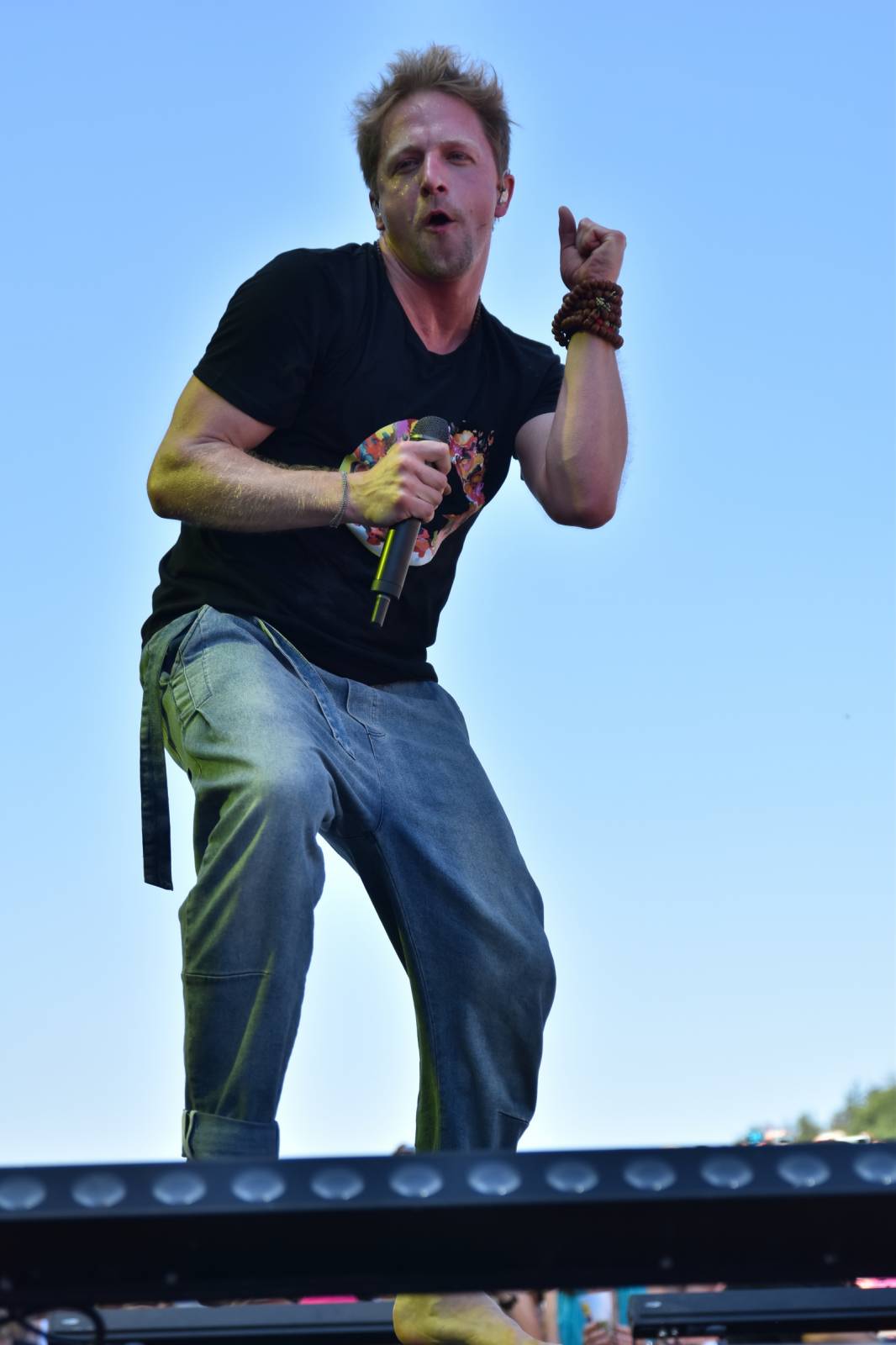 Na Točníku fanoušky zkropili hasiči. Do rozpáleného kotle zamířil Tomáš Klus, zahráli i Dymytry a Kabát