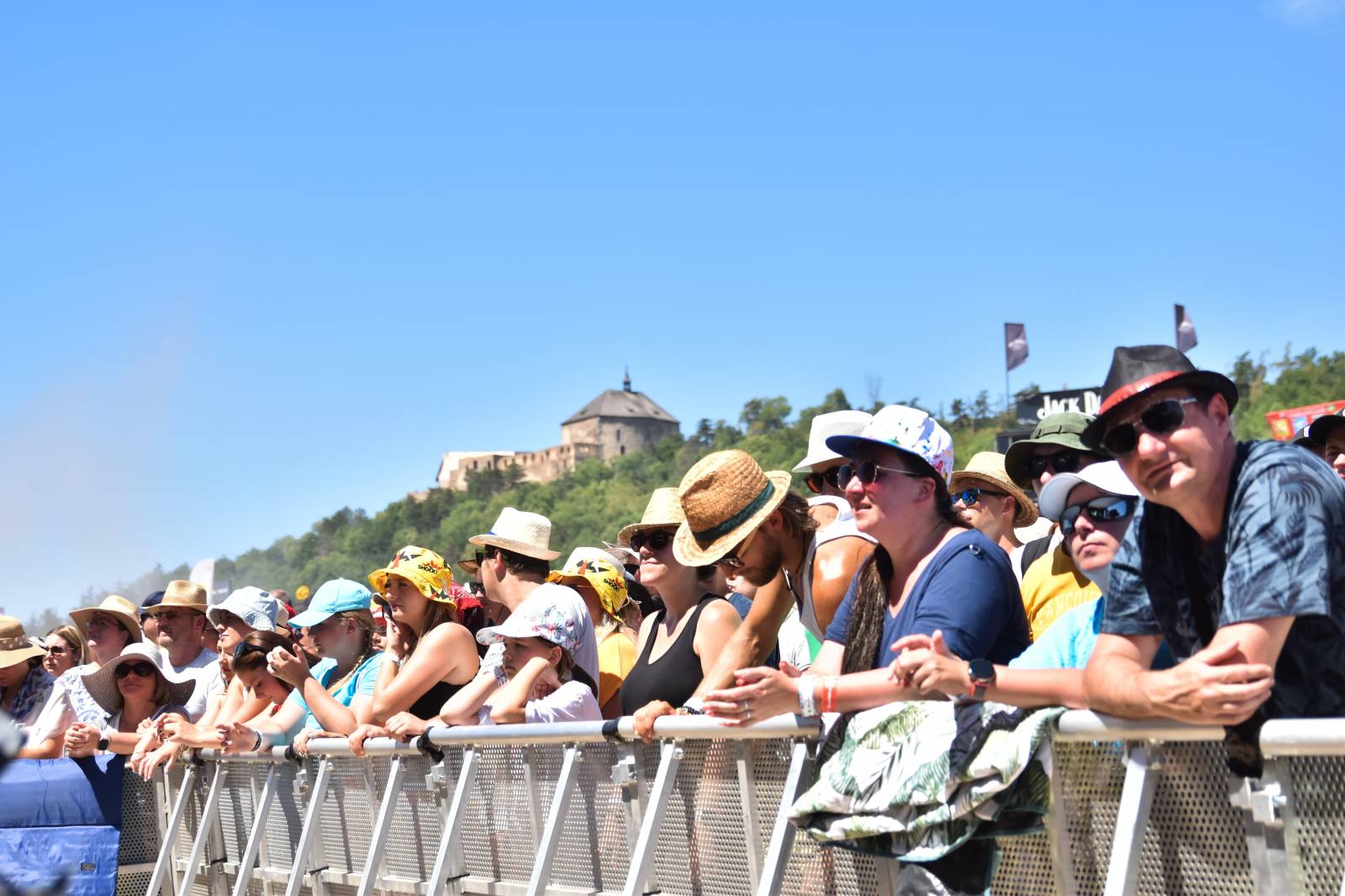 Na Točníku fanoušky zkropili hasiči. Do rozpáleného kotle zamířil Tomáš Klus, zahráli i Dymytry a Kabát