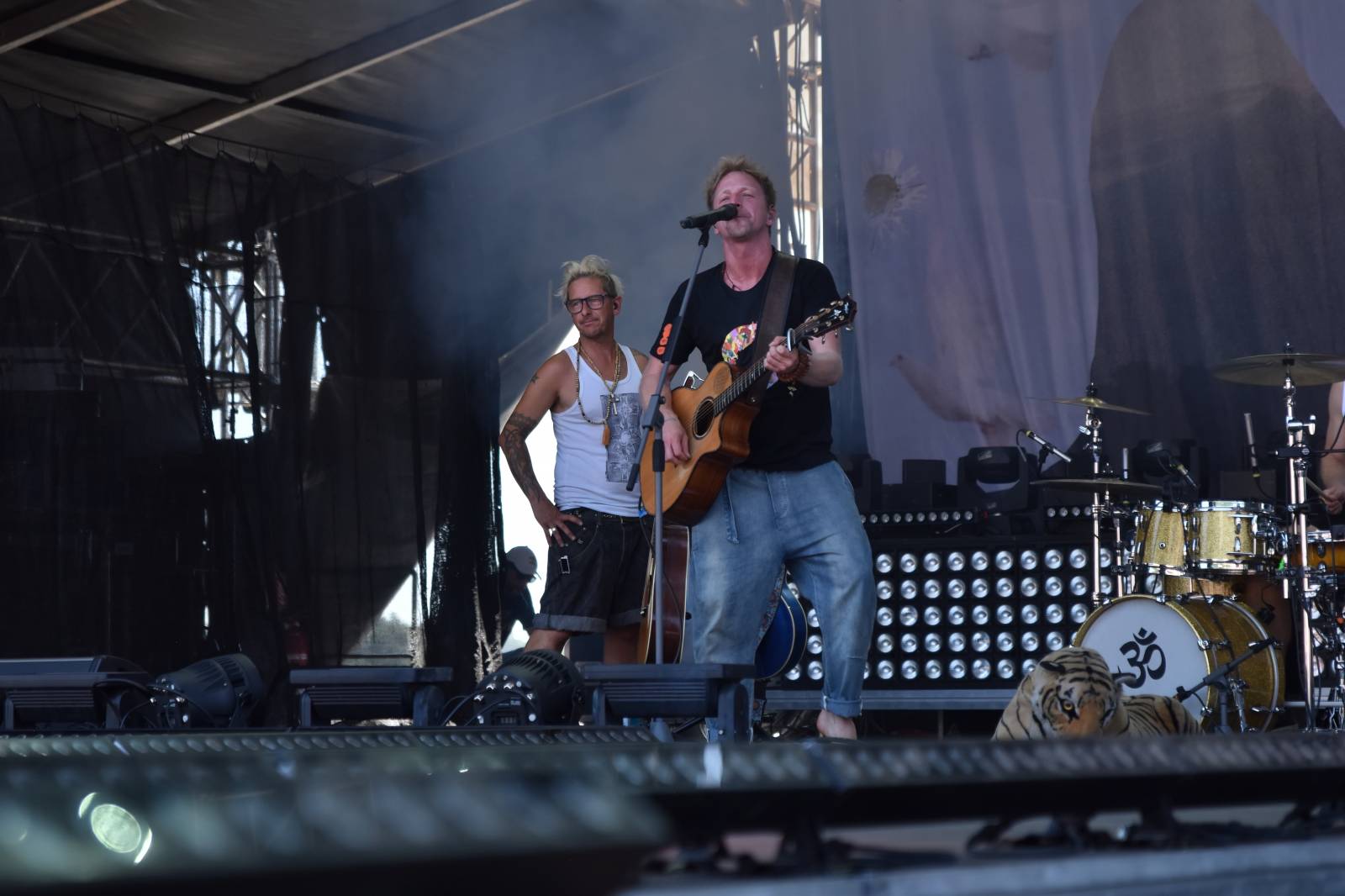 Na Točníku fanoušky zkropili hasiči. Do rozpáleného kotle zamířil Tomáš Klus, zahráli i Dymytry a Kabát