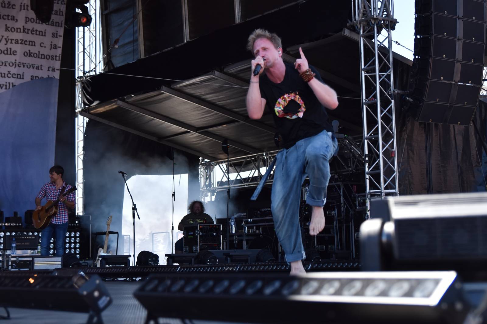 Na Točníku fanoušky zkropili hasiči. Do rozpáleného kotle zamířil Tomáš Klus, zahráli i Dymytry a Kabát