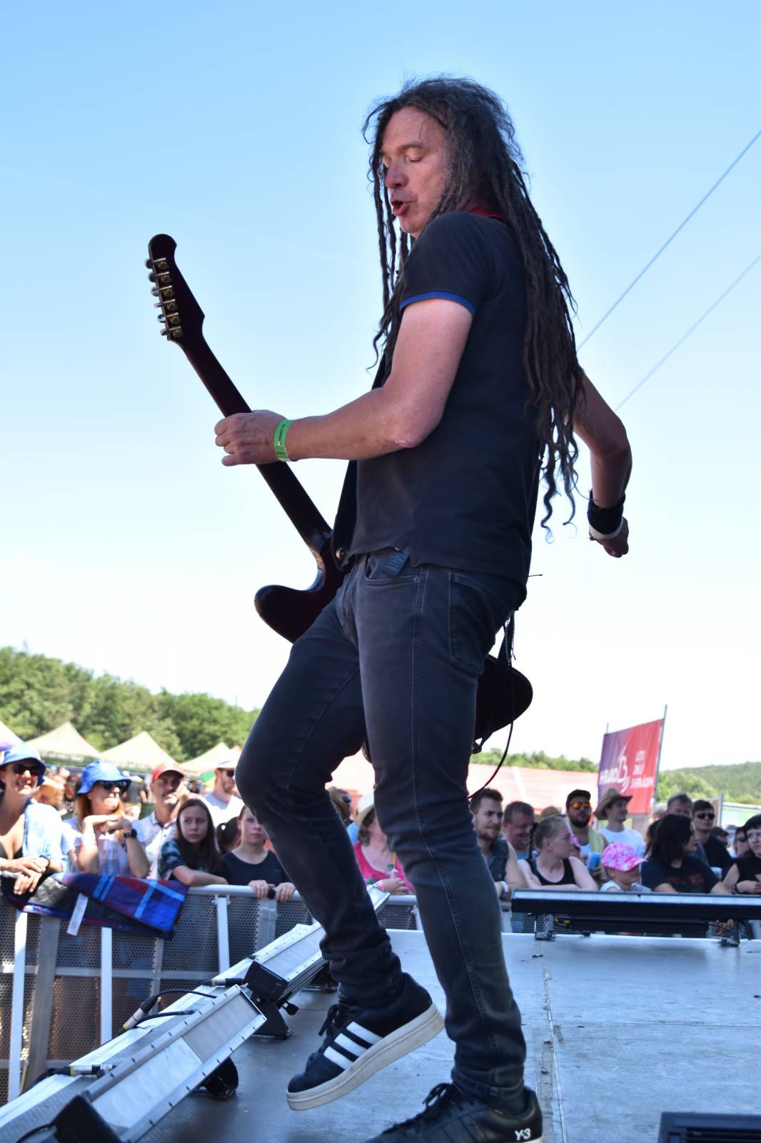 Na Točníku fanoušky zkropili hasiči. Do rozpáleného kotle zamířil Tomáš Klus, zahráli i Dymytry a Kabát