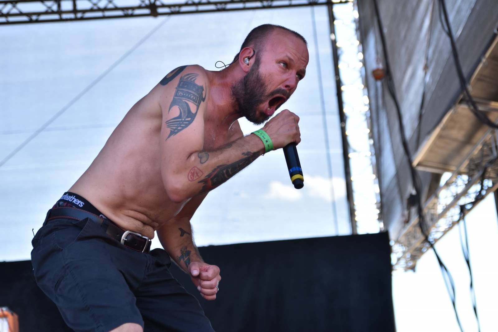 Na Točníku fanoušky zkropili hasiči. Do rozpáleného kotle zamířil Tomáš Klus, zahráli i Dymytry a Kabát