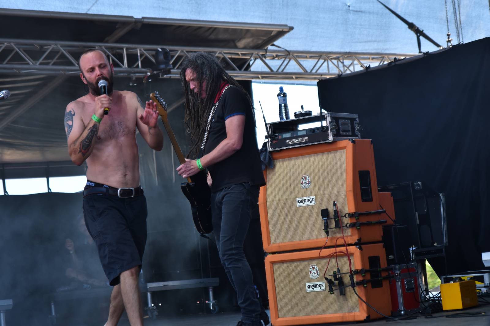 Na Točníku fanoušky zkropili hasiči. Do rozpáleného kotle zamířil Tomáš Klus, zahráli i Dymytry a Kabát