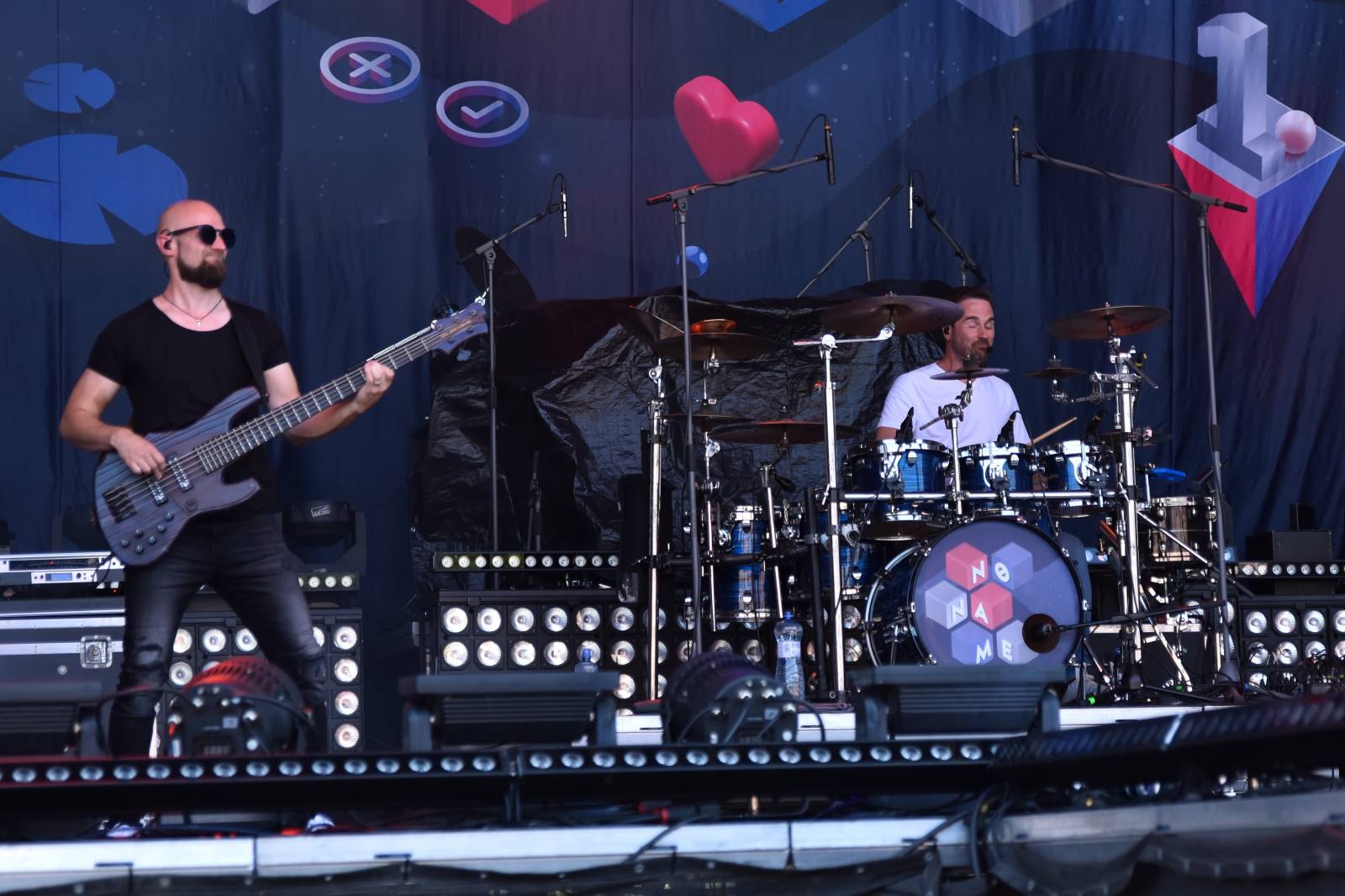 Na Točníku fanoušky zkropili hasiči. Do rozpáleného kotle zamířil Tomáš Klus, zahráli i Dymytry a Kabát