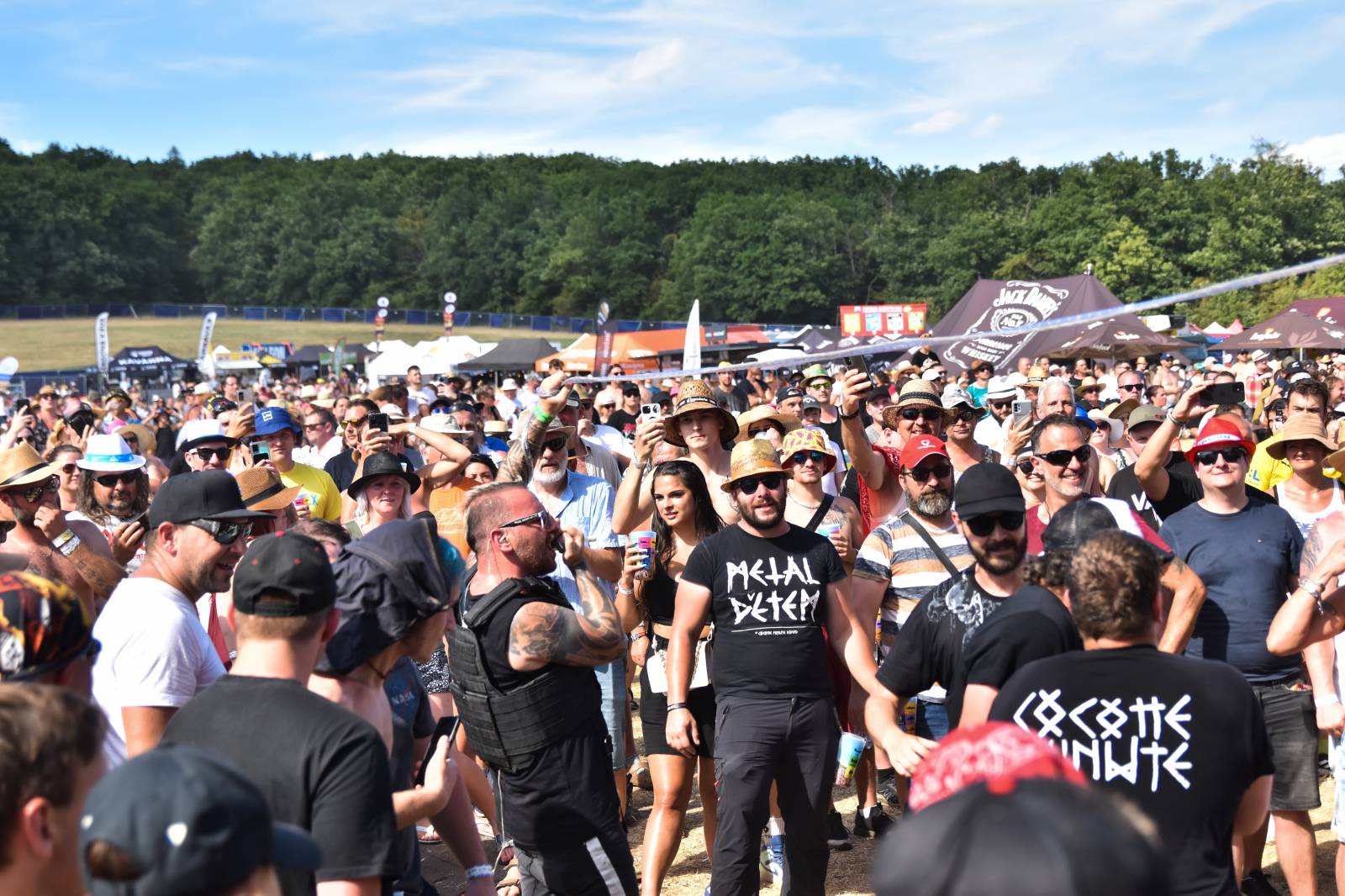 Na Točníku fanoušky zkropili hasiči. Do rozpáleného kotle zamířil Tomáš Klus, zahráli i Dymytry a Kabát