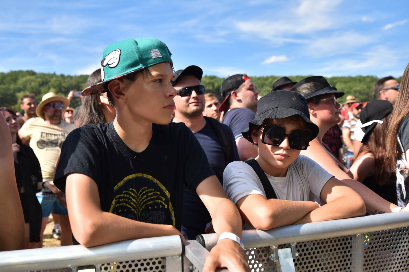 Na Točníku fanoušky zkropili hasiči. Do rozpáleného kotle zamířil Tomáš Klus, zahráli i Dymytry a Kabát