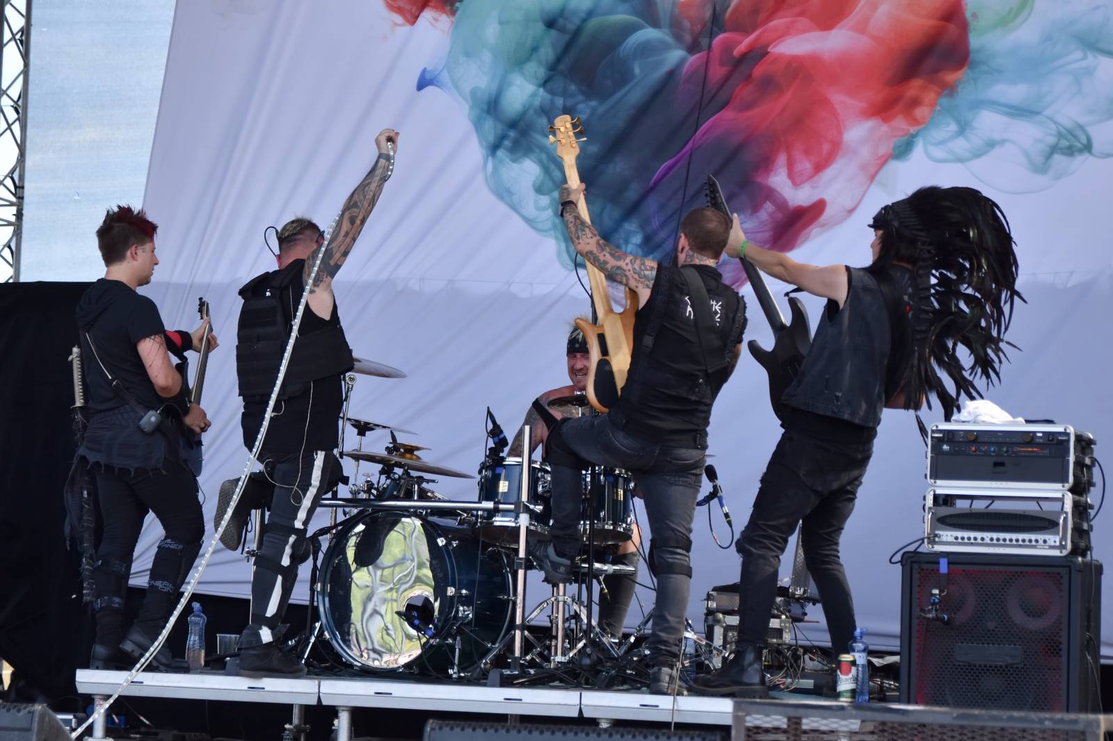 Na Točníku fanoušky zkropili hasiči. Do rozpáleného kotle zamířil Tomáš Klus, zahráli i Dymytry a Kabát