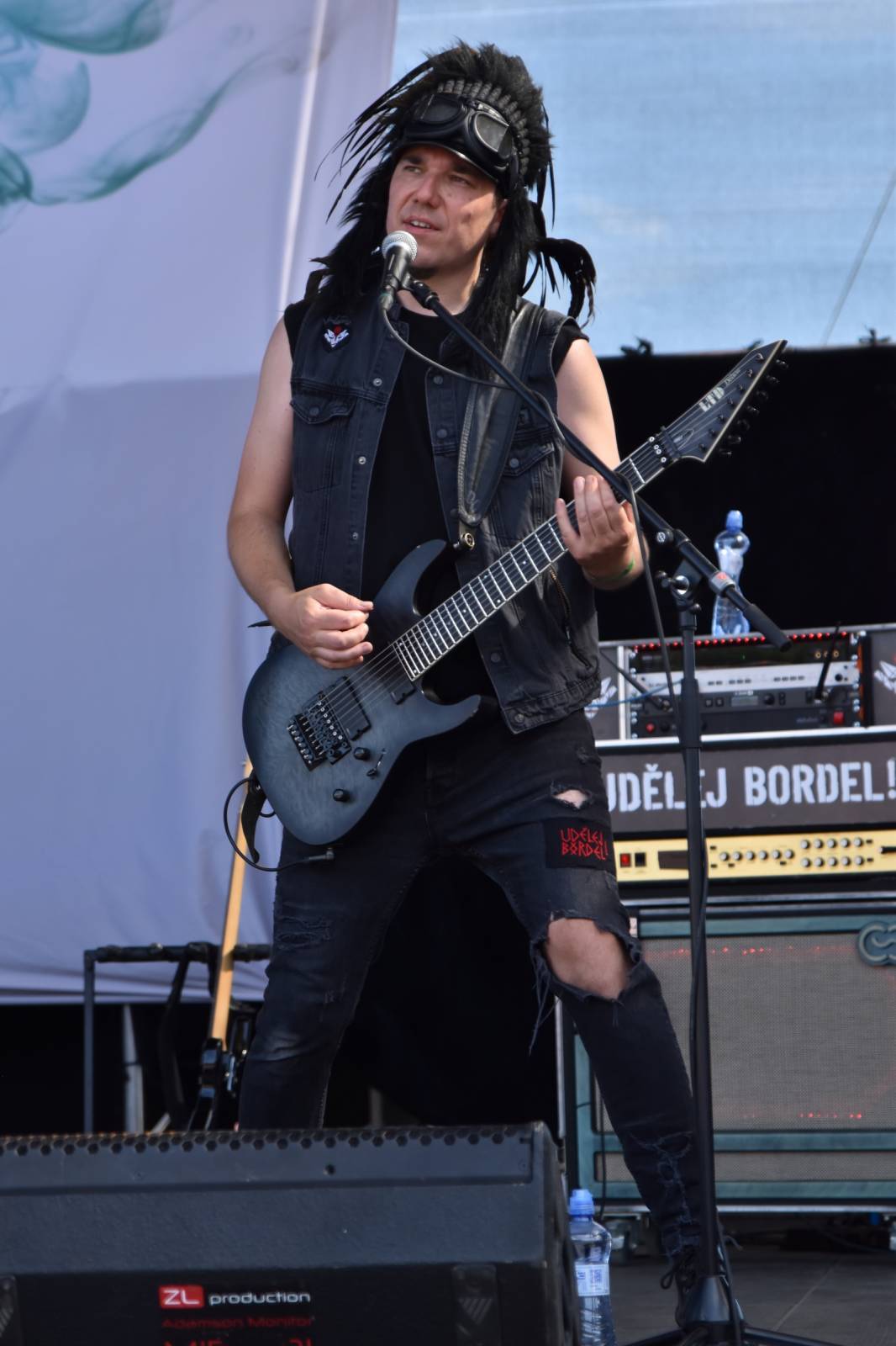 Na Točníku fanoušky zkropili hasiči. Do rozpáleného kotle zamířil Tomáš Klus, zahráli i Dymytry a Kabát