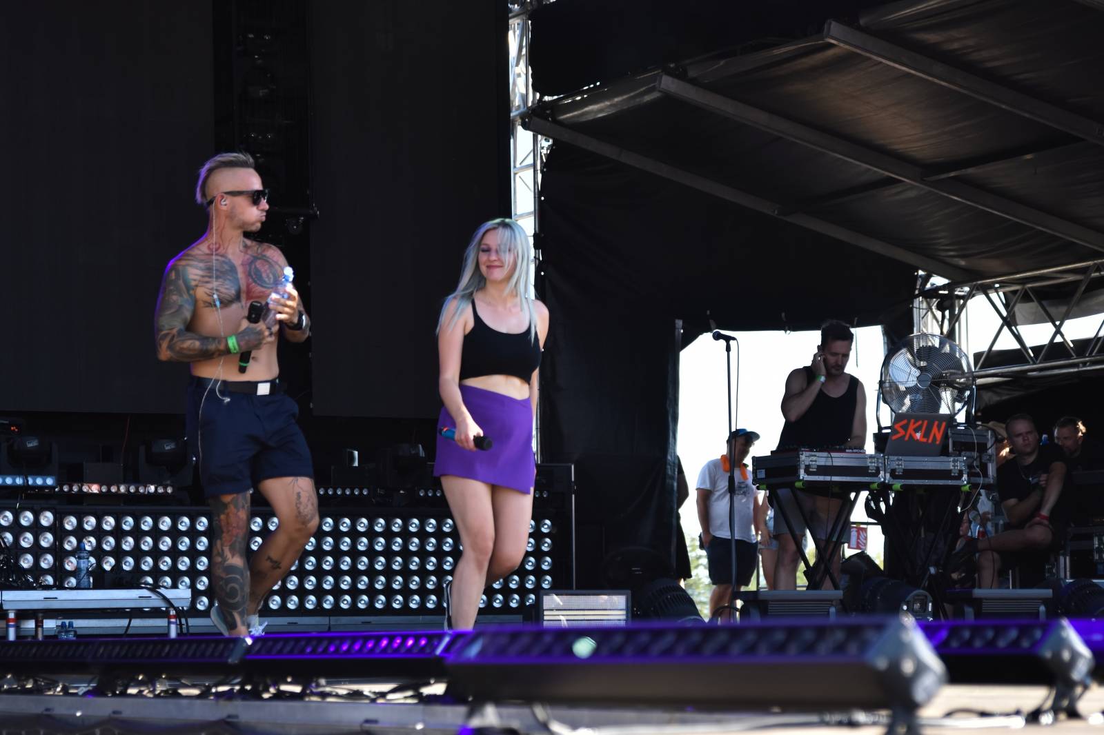 Na Točníku fanoušky zkropili hasiči. Do rozpáleného kotle zamířil Tomáš Klus, zahráli i Dymytry a Kabát