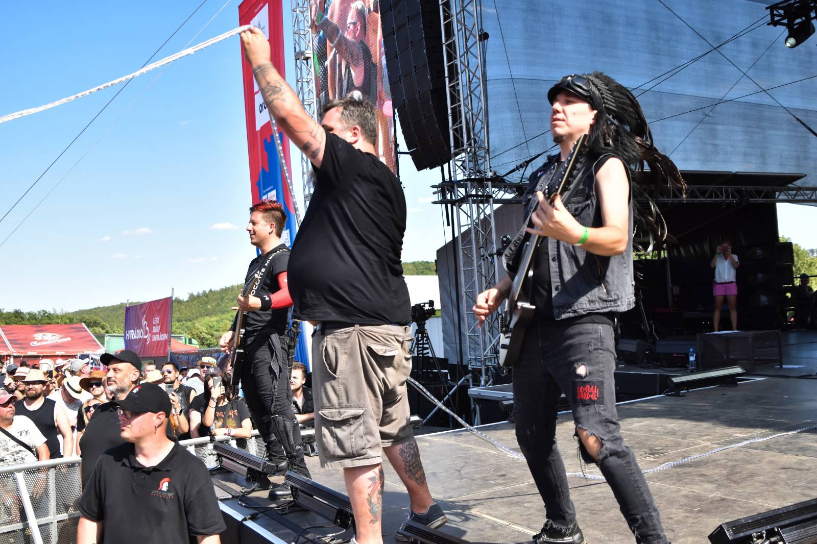 Na Točníku fanoušky zkropili hasiči. Do rozpáleného kotle zamířil Tomáš Klus, zahráli i Dymytry a Kabát