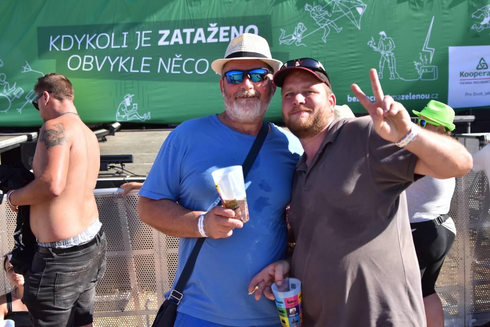 Na Točníku fanoušky zkropili hasiči. Do rozpáleného kotle zamířil Tomáš Klus, zahráli i Dymytry a Kabát