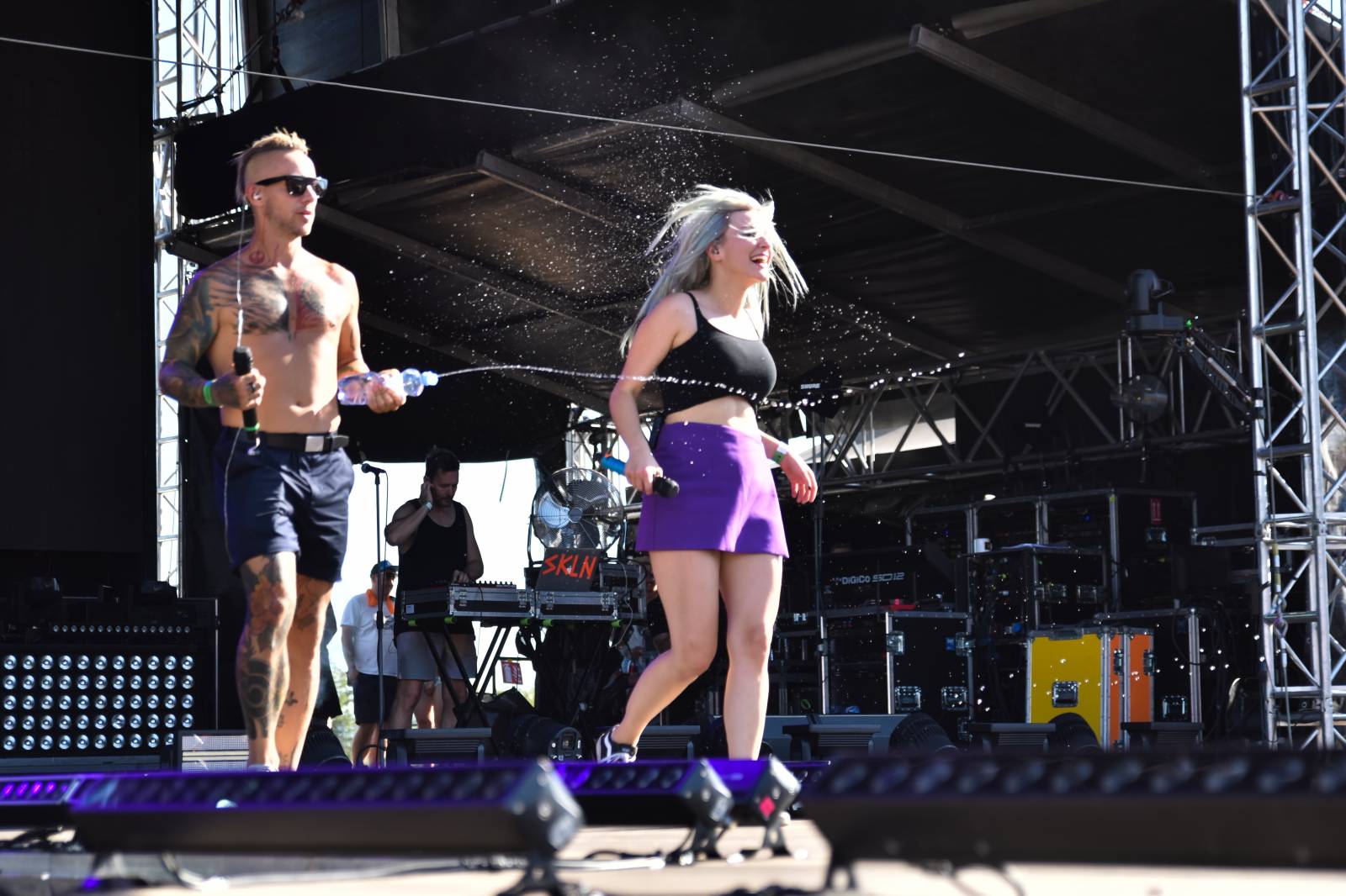 Na Točníku fanoušky zkropili hasiči. Do rozpáleného kotle zamířil Tomáš Klus, zahráli i Dymytry a Kabát