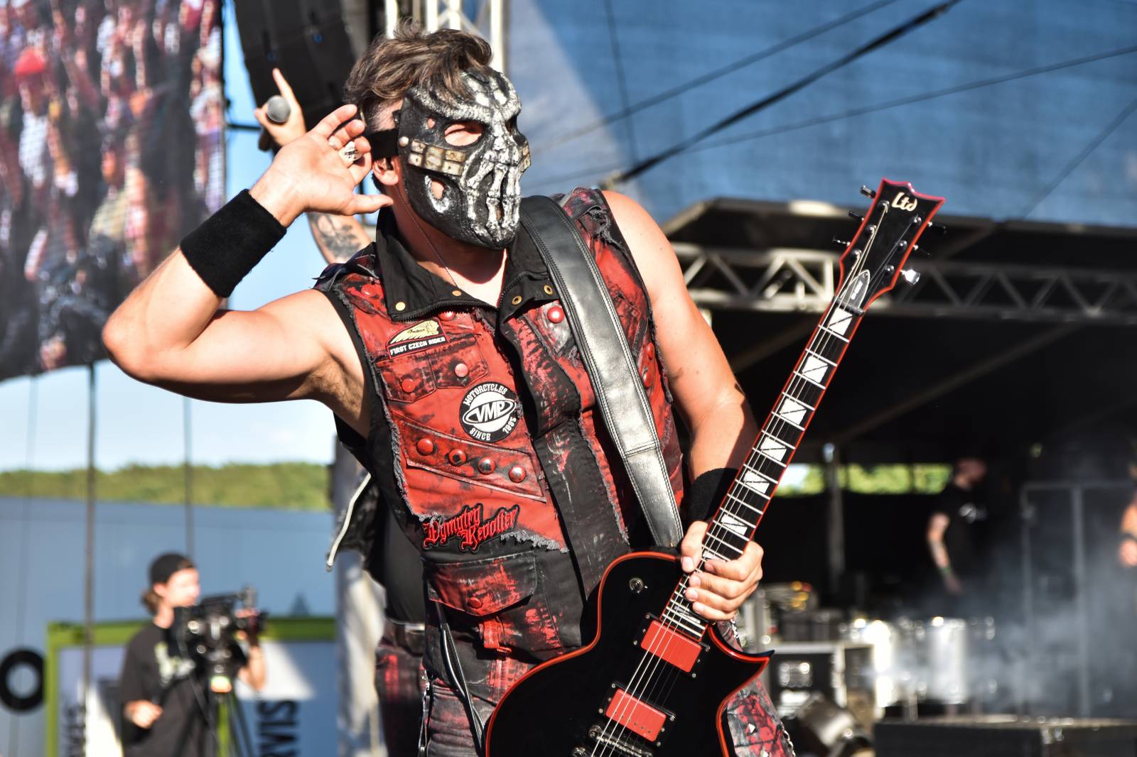 Na Točníku fanoušky zkropili hasiči. Do rozpáleného kotle zamířil Tomáš Klus, zahráli i Dymytry a Kabát