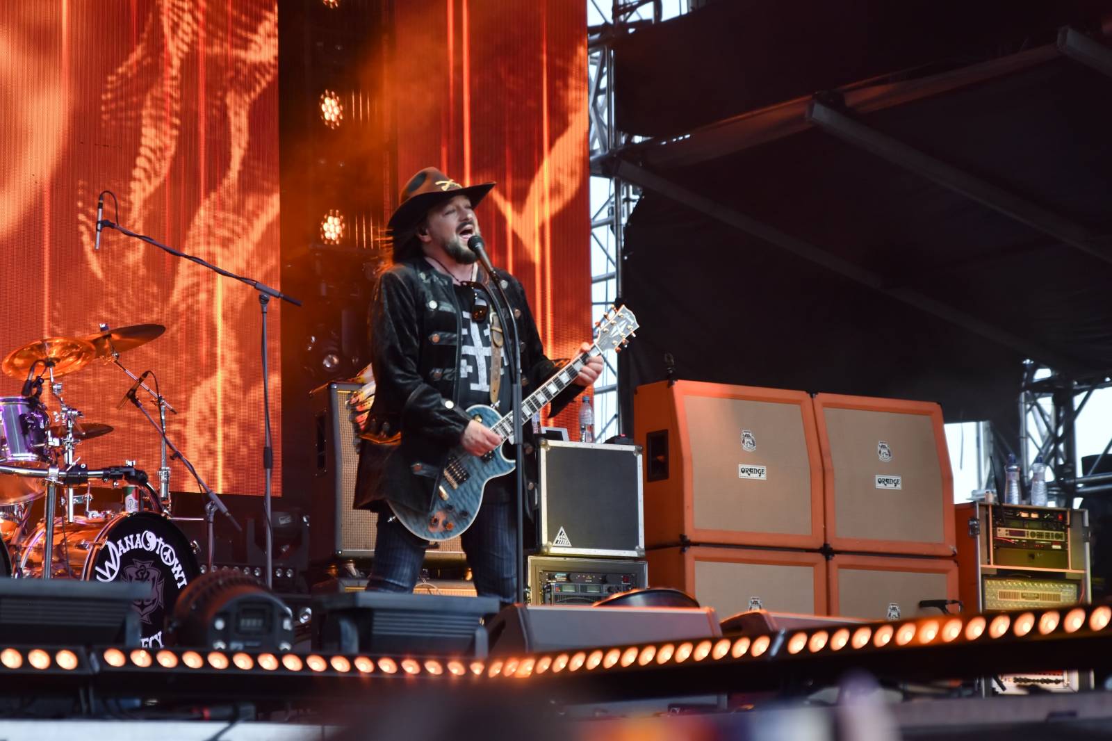 Na Točníku fanoušky zkropili hasiči. Do rozpáleného kotle zamířil Tomáš Klus, zahráli i Dymytry a Kabát