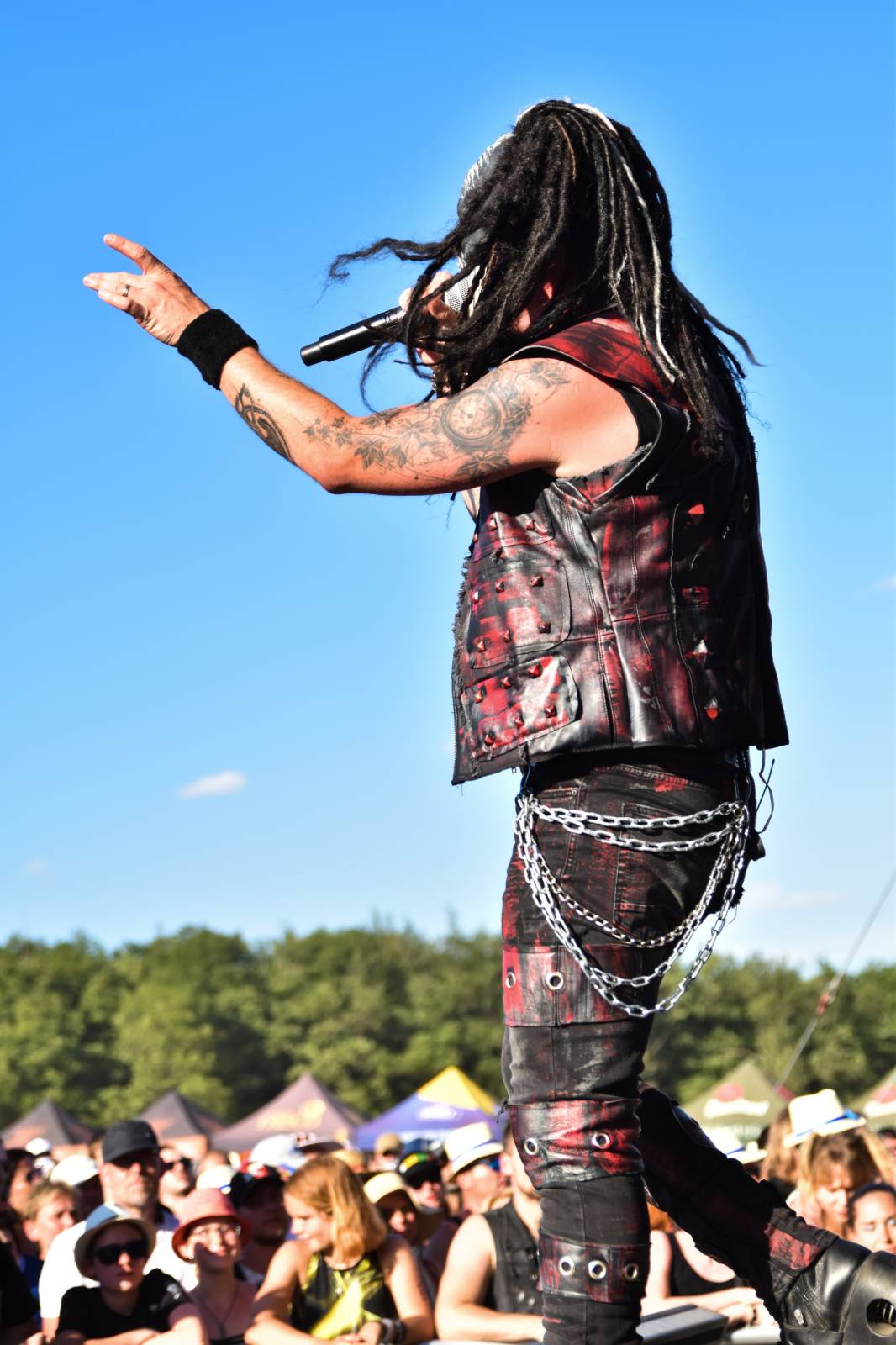 Na Točníku fanoušky zkropili hasiči. Do rozpáleného kotle zamířil Tomáš Klus, zahráli i Dymytry a Kabát