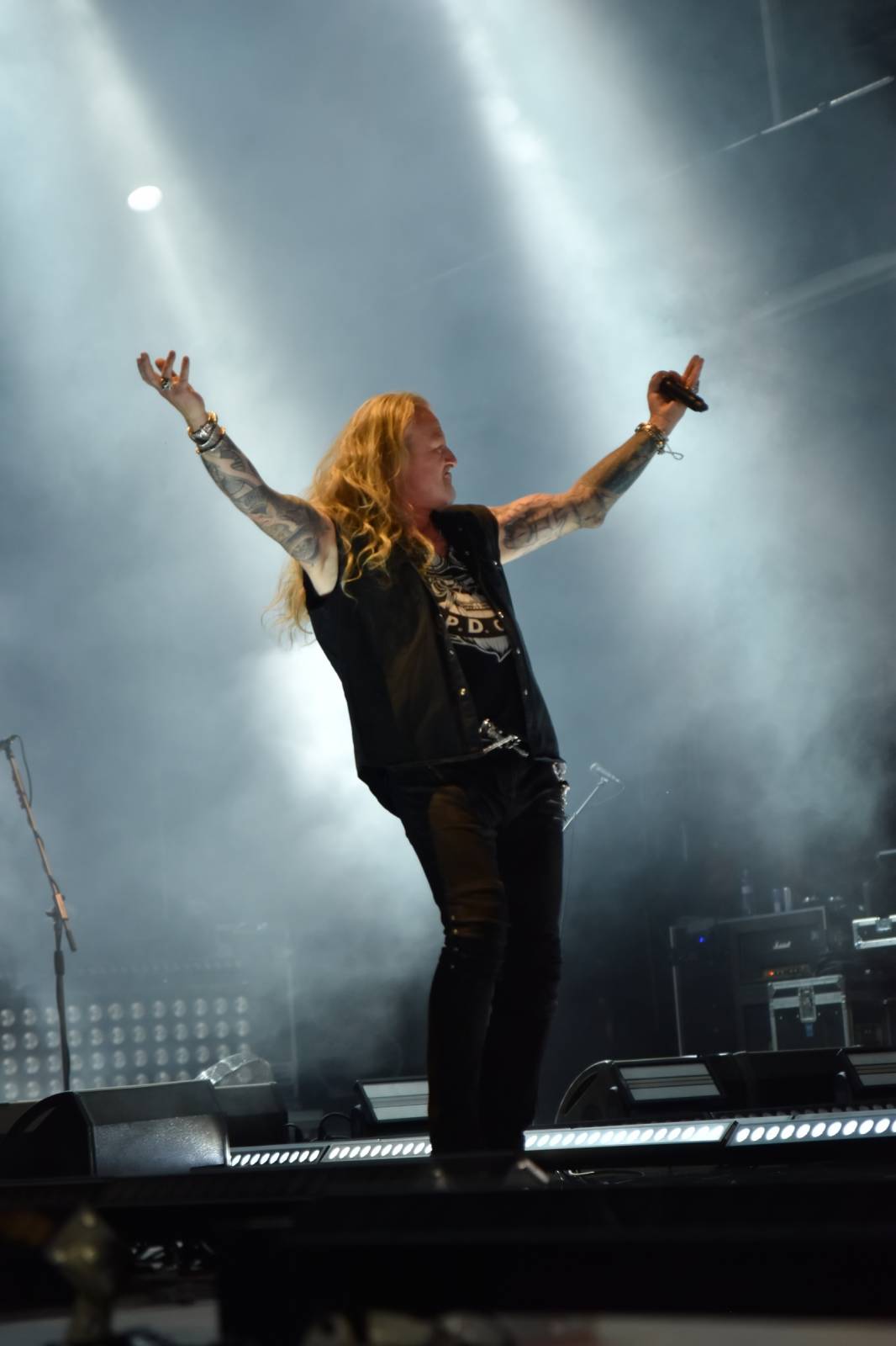 Na Točníku fanoušky zkropili hasiči. Do rozpáleného kotle zamířil Tomáš Klus, zahráli i Dymytry a Kabát