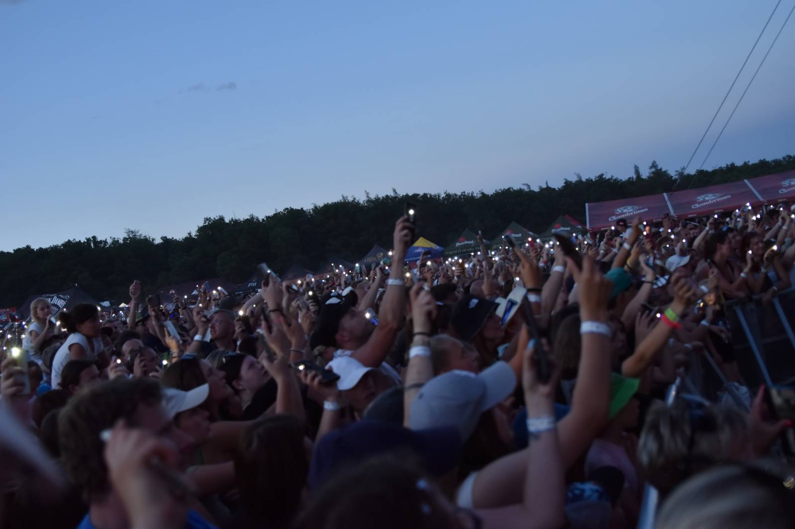 Na Točníku fanoušky zkropili hasiči. Do rozpáleného kotle zamířil Tomáš Klus, zahráli i Dymytry a Kabát