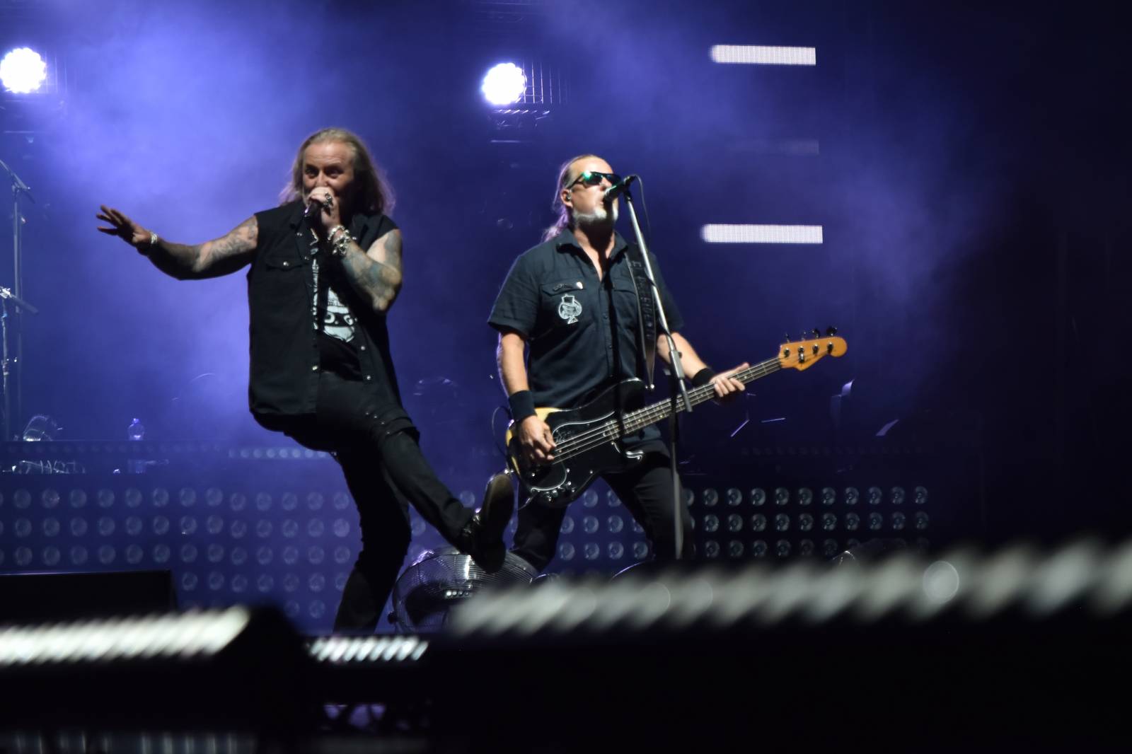 Na Točníku fanoušky zkropili hasiči. Do rozpáleného kotle zamířil Tomáš Klus, zahráli i Dymytry a Kabát