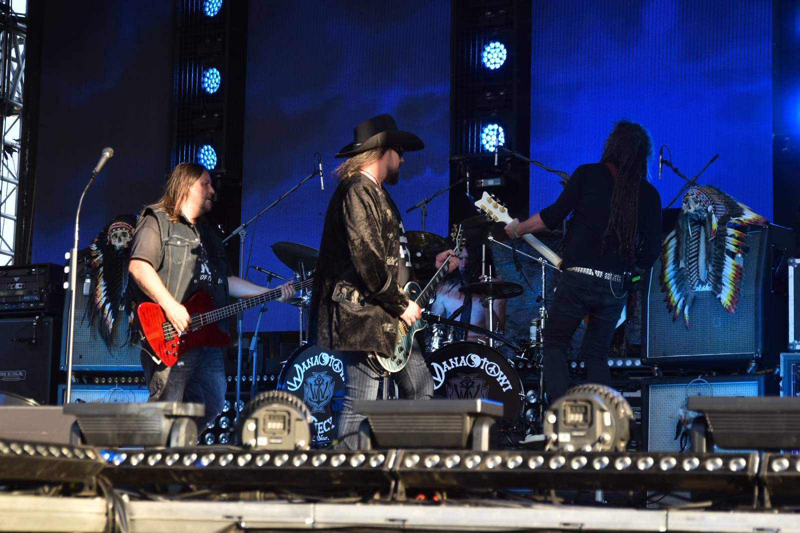 Na Točníku fanoušky zkropili hasiči. Do rozpáleného kotle zamířil Tomáš Klus, zahráli i Dymytry a Kabát