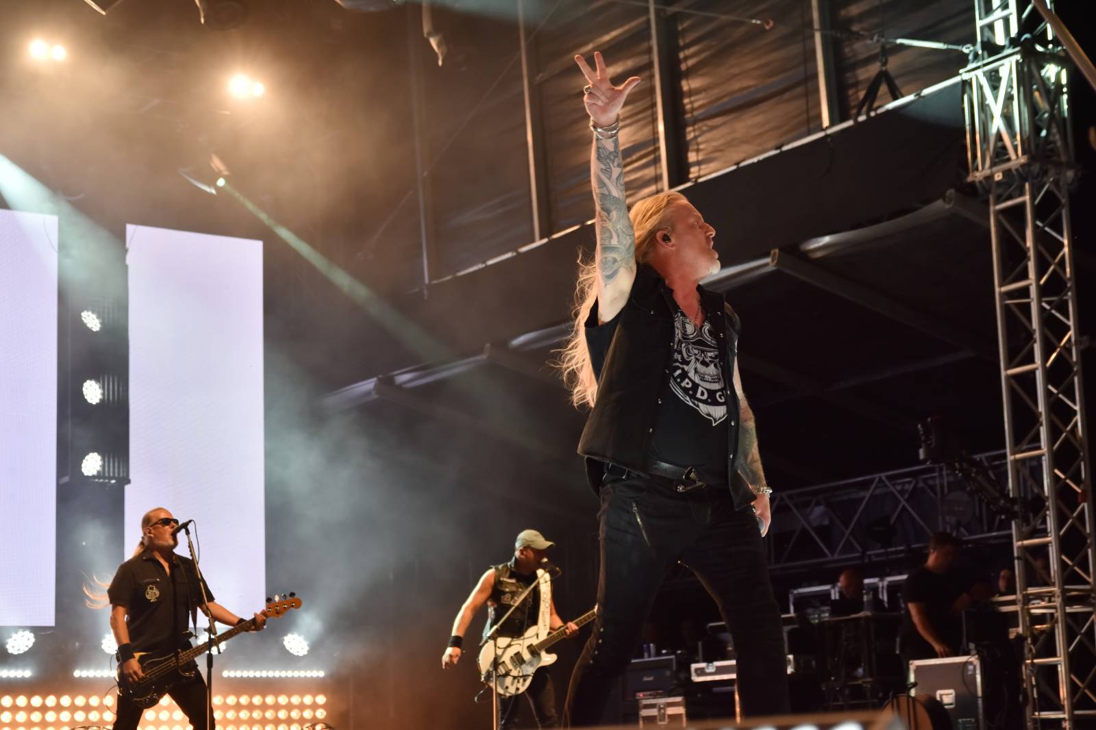 Na Točníku fanoušky zkropili hasiči. Do rozpáleného kotle zamířil Tomáš Klus, zahráli i Dymytry a Kabát