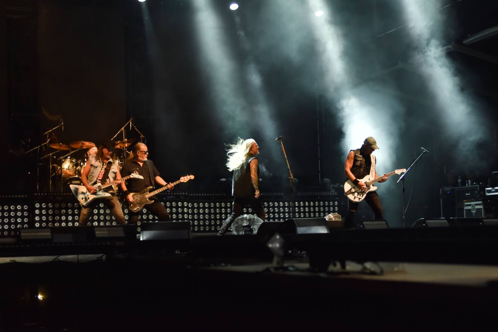 Na Točníku fanoušky zkropili hasiči. Do rozpáleného kotle zamířil Tomáš Klus, zahráli i Dymytry a Kabát