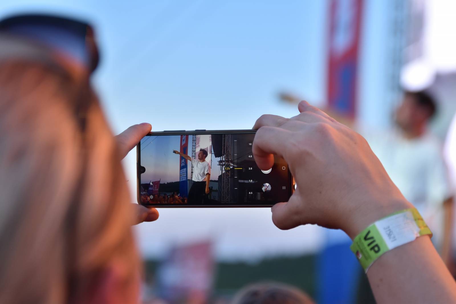 Na Točníku fanoušky zkropili hasiči. Do rozpáleného kotle zamířil Tomáš Klus, zahráli i Dymytry a Kabát