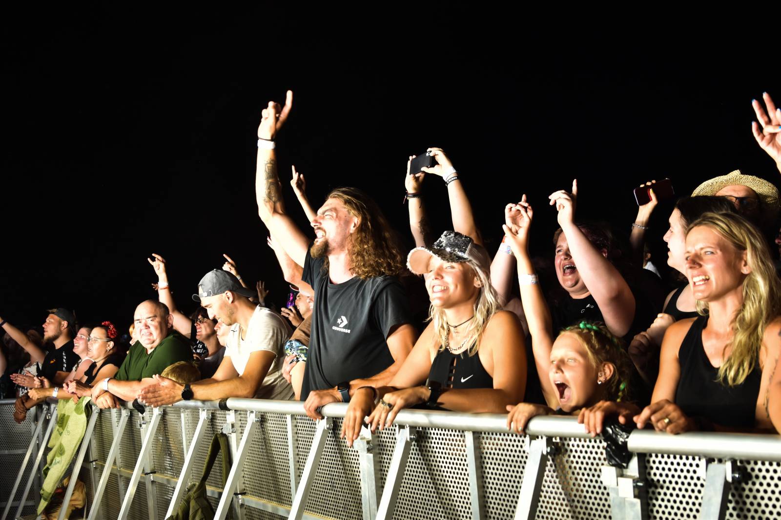 Na Točníku fanoušky zkropili hasiči. Do rozpáleného kotle zamířil Tomáš Klus, zahráli i Dymytry a Kabát