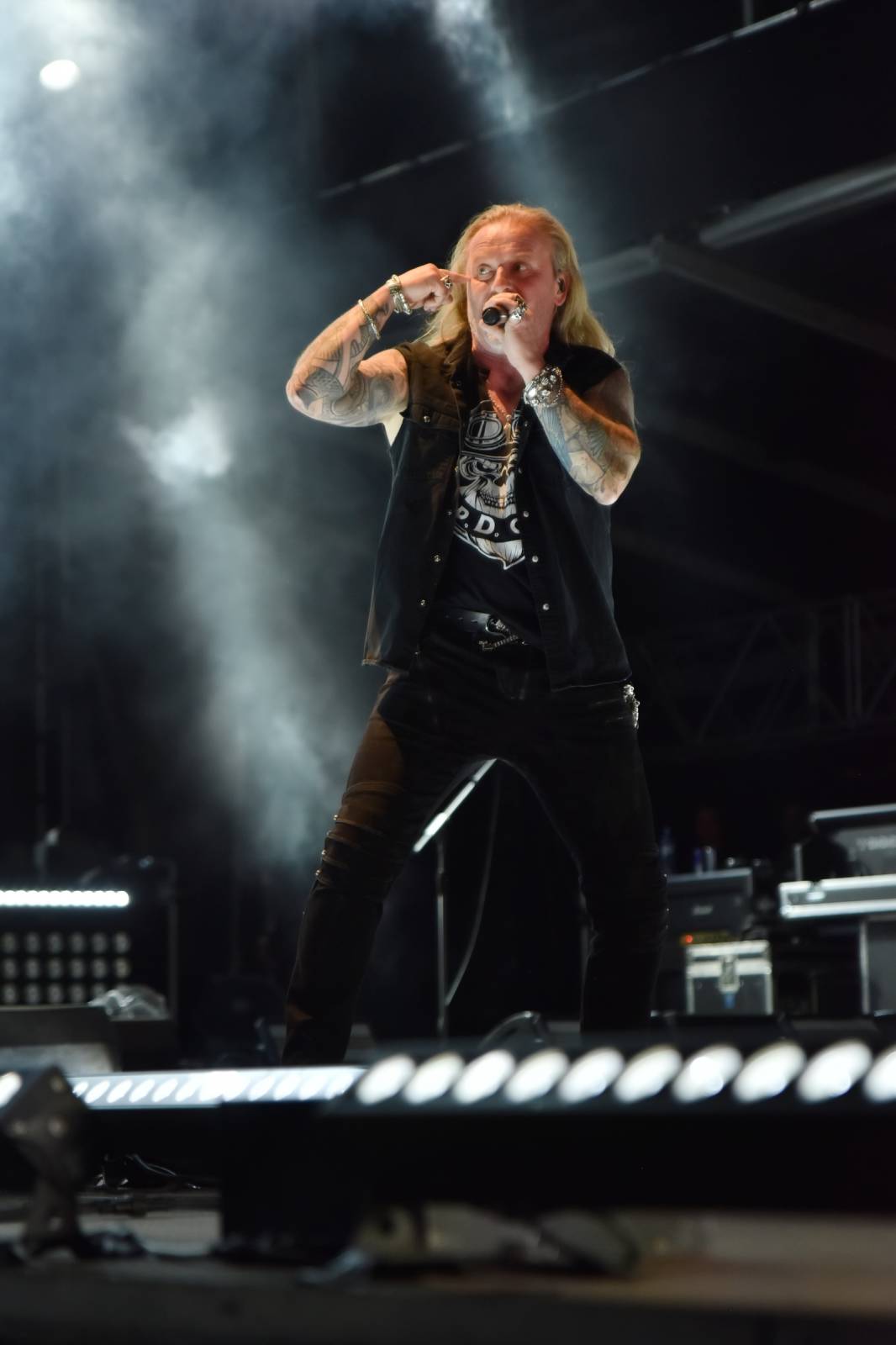 Na Točníku fanoušky zkropili hasiči. Do rozpáleného kotle zamířil Tomáš Klus, zahráli i Dymytry a Kabát