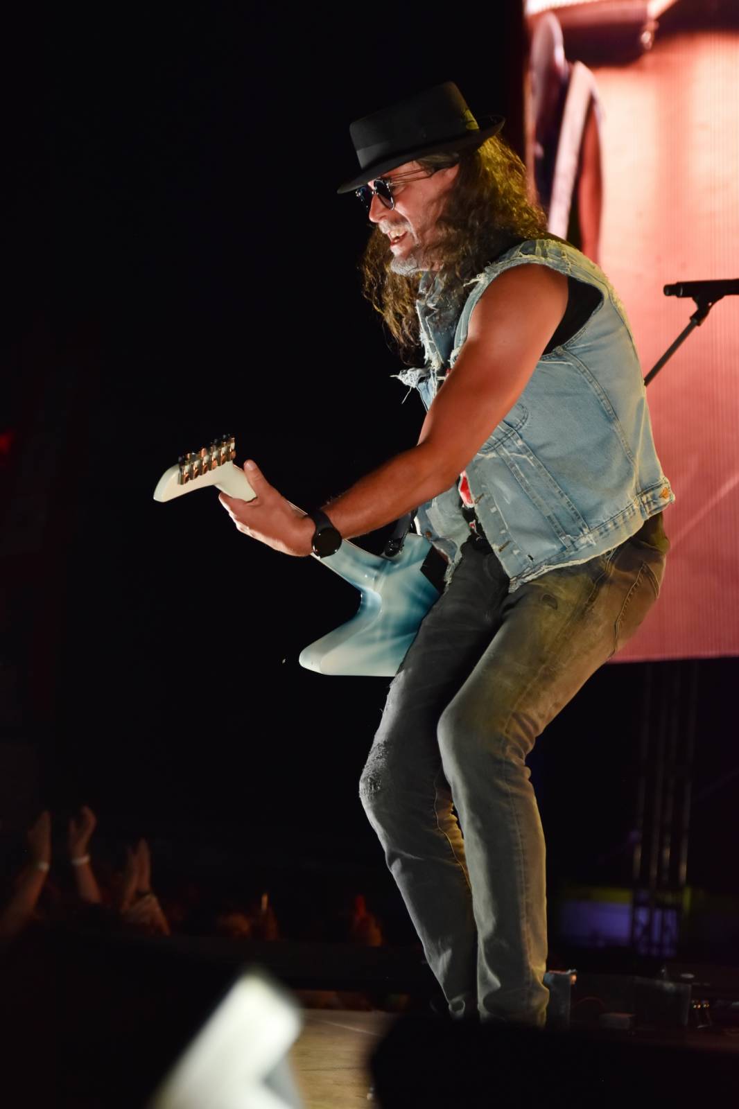 Na Točníku fanoušky zkropili hasiči. Do rozpáleného kotle zamířil Tomáš Klus, zahráli i Dymytry a Kabát